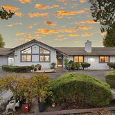 Paso Vista Bella by Avantstay Luxe Group Escape w Wine Country Views