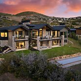 Reflection by Avantstay Sleeps 18 Lake Views Hot Tub Game Room