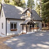 Sweet Pine by Avantstay Cozy Character Cottage in Tahoma