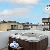 Shelly by Avantstay Steps to the Beach Deck w Ocean Views 5bdr