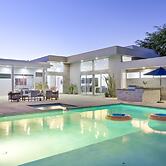 Polo Villa 9 by Avantstay Backyard w Putting Green Pool Spa 5 BDR 2603