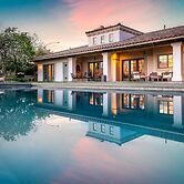 Wellsona Vineyard Retreat Pool Hot Tub Views Main Home Guest Home