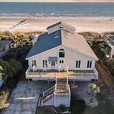 Lighthouse by Avantstay Beachfront View Home w Pool Table Ping Pong