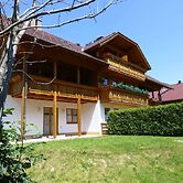 Apartment With Mountain Views & Ski Access