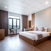 Núi Vàng Tràng An