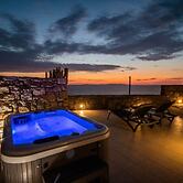 Romantic Mykonian Oasis Suite w Jacuzzi