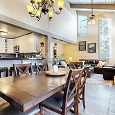 Modern Cabin for 6, Near Slopes + Canyon Lodge!