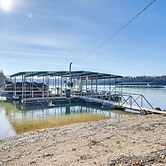 Cozy Table Rock Lake 'boathouse' w/ Pool Access
