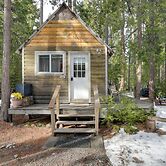 Walk to Trails & Butte Creek: Cozy Retreat w/ Deck