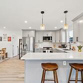 Cozy Home With Hot Tub Family-friendly Yard 5 Bedroom Home