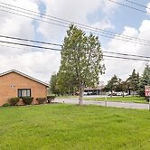 Comfortable Brownstown Stay Queen Bed & Private Bath