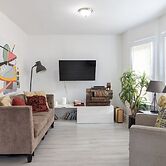 Spacious 4BR Family Home in Detroit Wifi & Parking