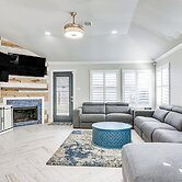 Community Pool & Courts: Missouri City Gem w/ Yard