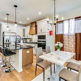 12 Mi to Dtwn Richmond: Spacious Home w/ Deck!