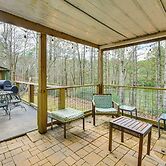 5 Mi to West Point Lake: Group Getaway Near Town