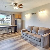 Golf, Shop, Tour & More: Oakland City Apartment