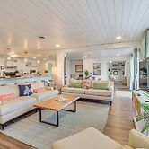 Modern Apt on Detroit Lake w/ Dock Access!