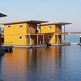 Hausboot in Kroeslin am Bodden