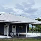 Vee's Country Apartments