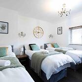 House-sleeps7-parking-garden-petfriendly