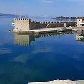 Dr. J. Spon Apartment