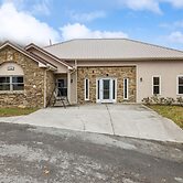 Spectacular Home w Hot Tub Fireplace Jacuzzi