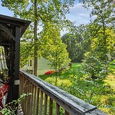 Charming Family Retreat With Scenic Views 3 Bedroom Home