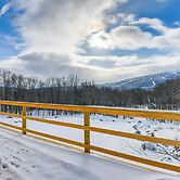 Stratton Mtn Ski Chalet w/ Giant Views in Winhall