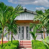 Rahaman Farm House Lataguri  Murti