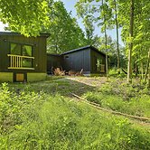 8 Mi to Sleeping Bear Dunes: Creekside Cabin