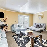 8 Mi to Stone Mountain: Quiet Getaway w/ Deck