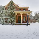 On-site Winery & Historic Charm: Uniontown Escape