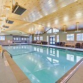 Walk to Ski Lift: Family-friendly Windham Townhome