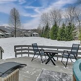 Walk to Ski Lift: Family-friendly Windham Townhome