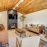 Modern Oregon Cottage w/ Hot Tub: Walk to Beach!