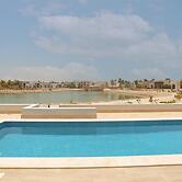 Peaceful 2-bedroom Pool Escape