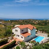 Villa Elihrisos-private Heated Pool Near the sea