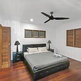 The BoatHouse - Private 4 bedroom house