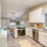 Dtwn Palm Harbor Condo: Walk to Water!