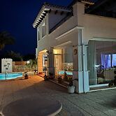 6 Guests - 3BR - Private Pool - Mountain Views