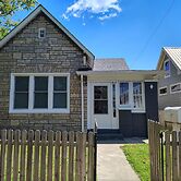 Charming 2 Bedroom with in Home Gym