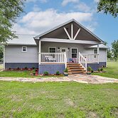 < 1 Mi to Lake Fork: Appy Haven in Yantis