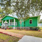 2 Mi to Fairhope Pier: Home w/ Large Yard!