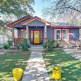 Boho-chic Retreat w/ Yard, 22 Mi to Dtwn Austin!