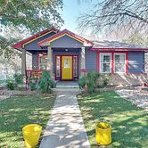 Dog-friendly Retreat w/ Yard, 22 Mi to Dtwn Austin