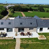 House in Ploudalmezeau With Heated Pool & Beaches