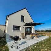 Pretty new House With Small sea View