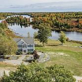 Serene 7br Haven By The Lake 7 Bedroom Home