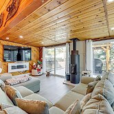 Wraparound Deck & Grill: Wrightwood Cabin Near PCT