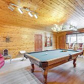Wraparound Deck & Grill: Wrightwood Cabin Near PCT